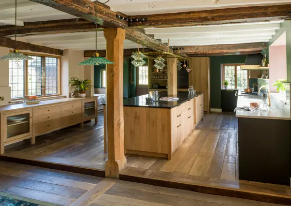 A breathtaking country manor house kitchen by Inglis Hall, featuring oak cabinetry that epitomises grandeur and artisanal excellence.